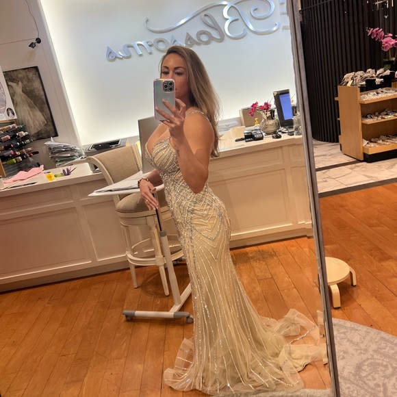 NWT Size 6 pageant/ wedding/ prom gown - Picture 9 of 11